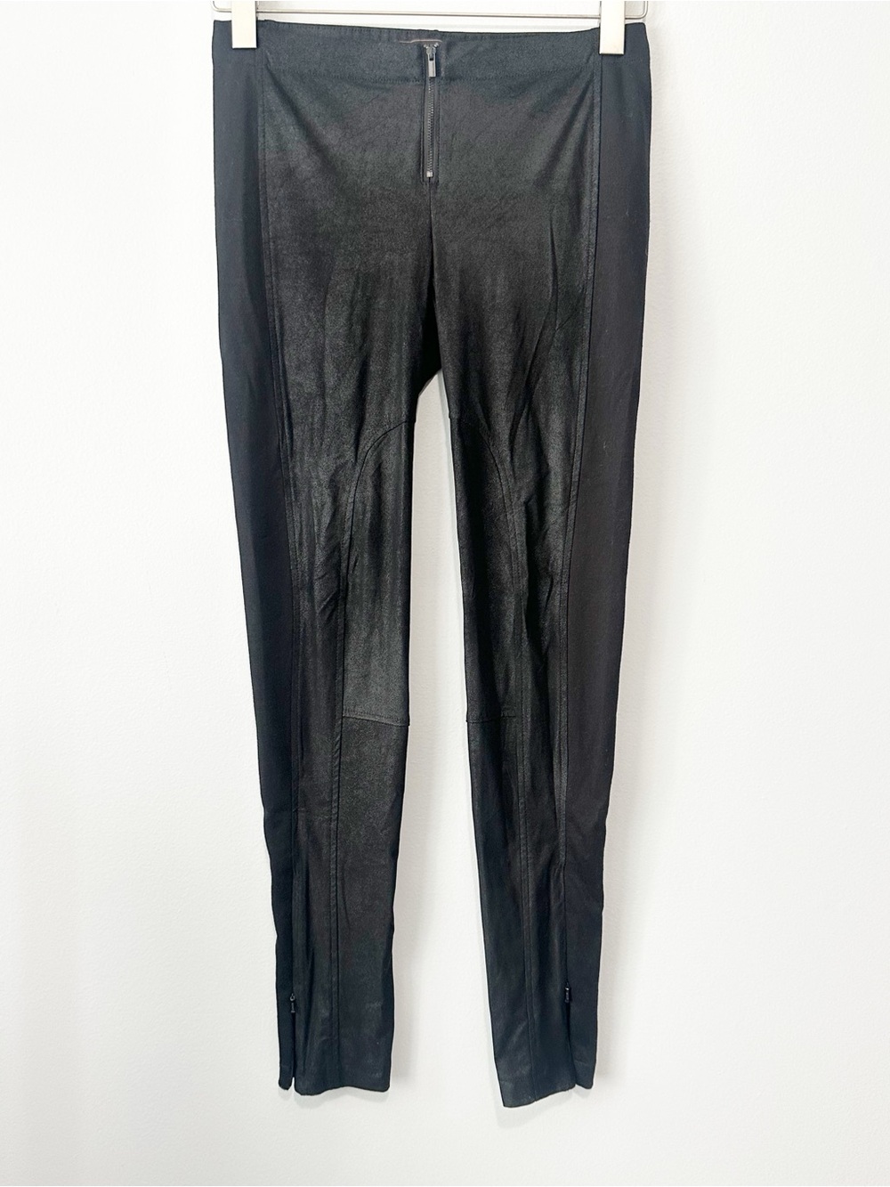 BCBGMaxAzria Black shimmery skinny pants size small zip front and ankles